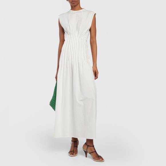 KHAITE Wes pleated cotton poplin maxi dress in White - Picture 2 of 11